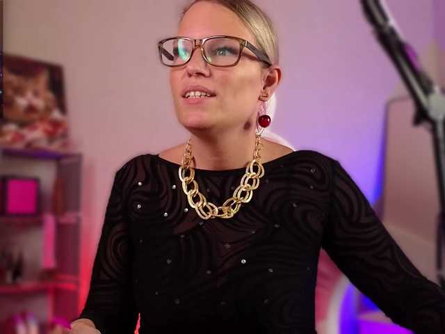 sweeteve050 live cam on BongaCams