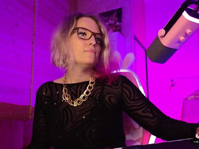 sweeteve050 live cam on BongaCams