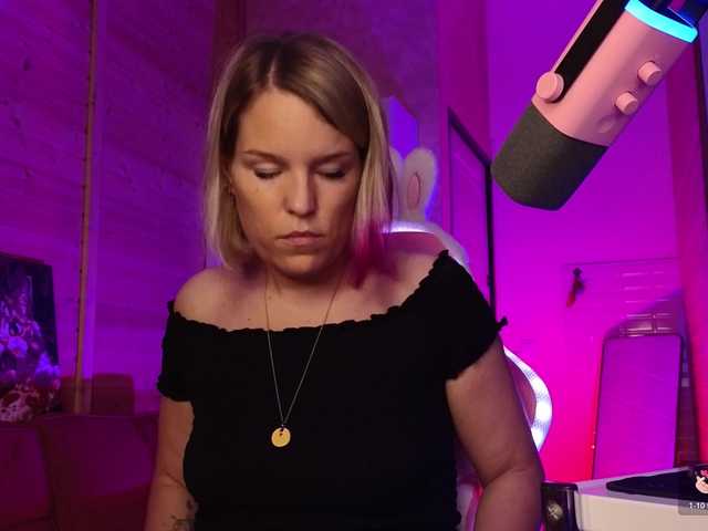 sweeteve050 live cam on BongaCams