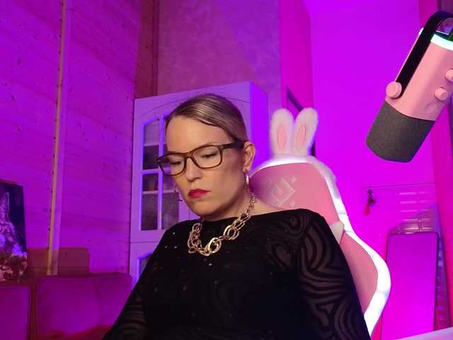 sweeteve050 live cam on BongaCams