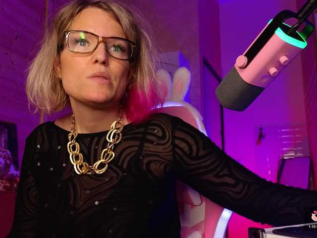 sweeteve050 live cam on BongaCams
