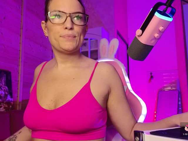 sweeteve050 live cam on BongaCams