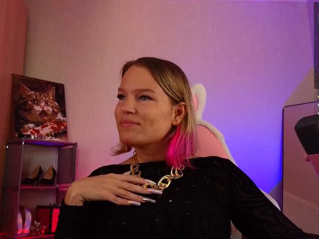 sweeteve050 live cam on BongaCams