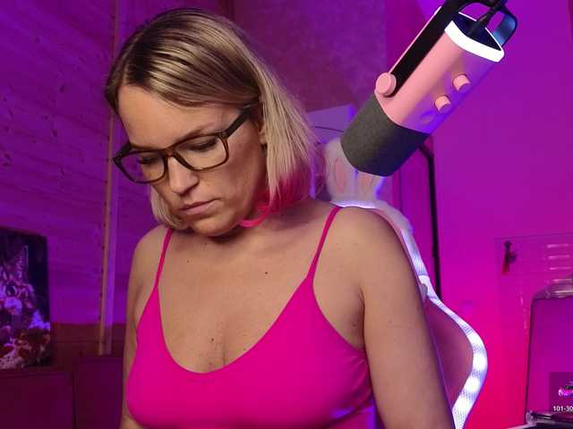 sweeteve050 live cam on BongaCams