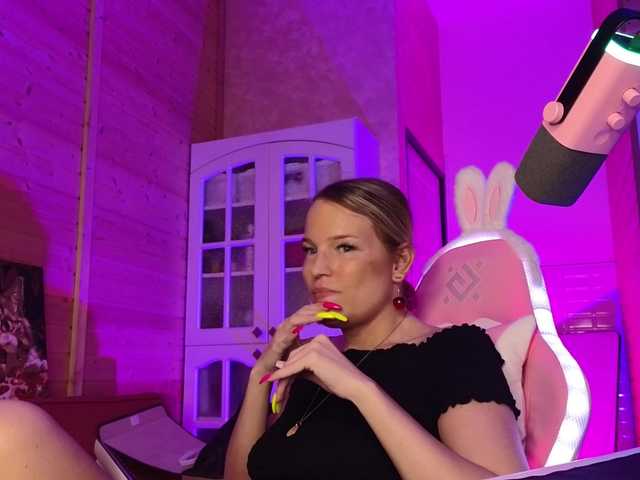 sweeteve050 live cam on BongaCams