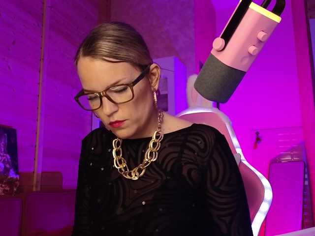 sweeteve050 live cam on BongaCams