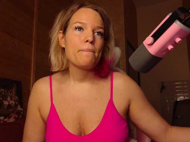 sweeteve050 live cam on BongaCams