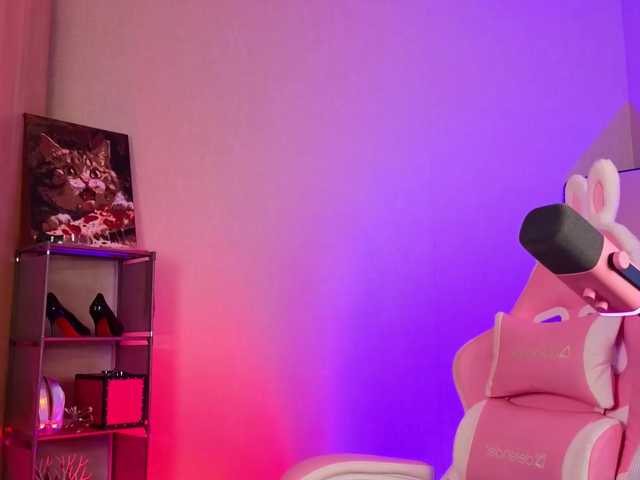 sweeteve050, live now on BongaCams