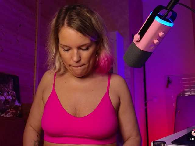 sweeteve050 live cam on BongaCams