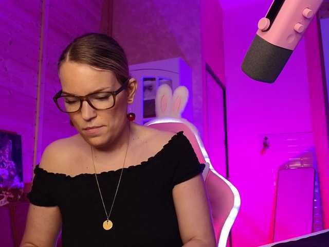 sweeteve050 live cam on BongaCams