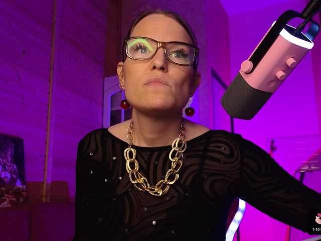 Findom_Lady_Shine webcam