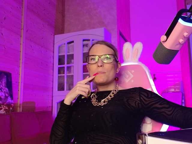 sweeteve050 live cam on BongaCams