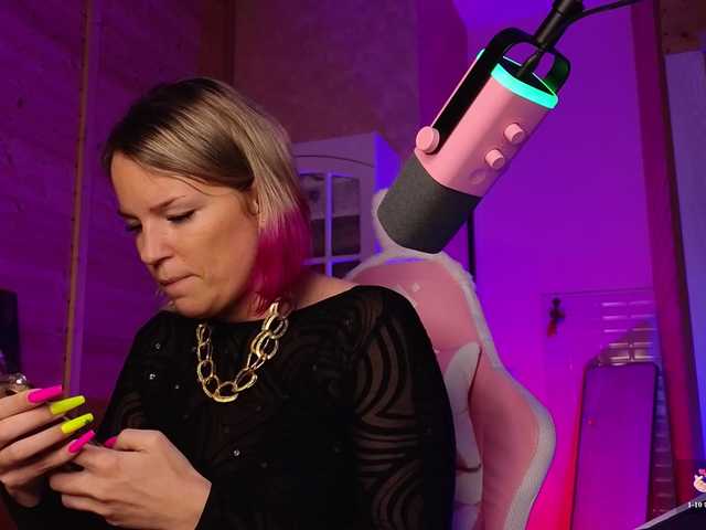sweeteve050 live cam on BongaCams