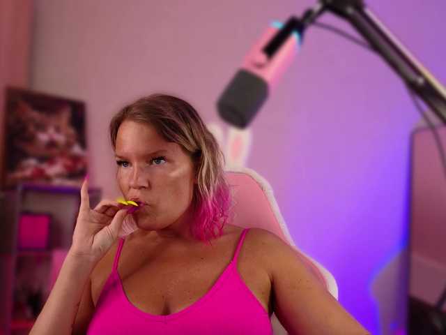 sweeteve050 live cam on BongaCams