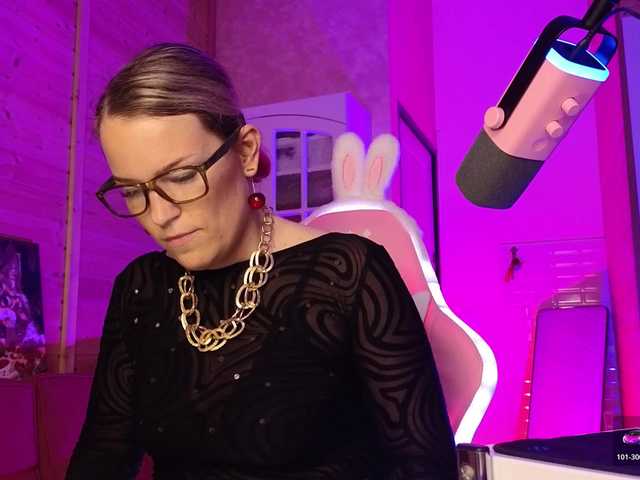 sweeteve050 live cam on BongaCams