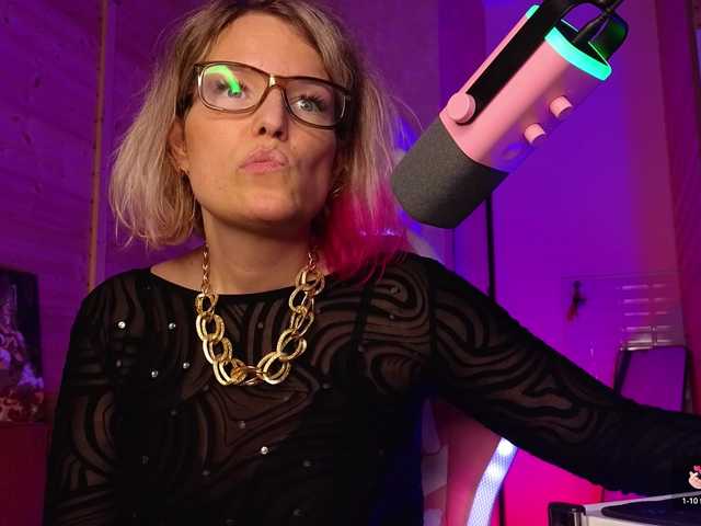 sweeteve050 live cam on BongaCams