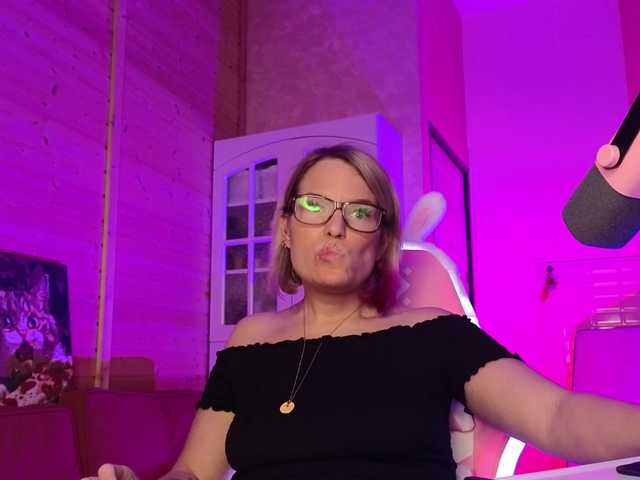 sweeteve050 live cam on BongaCams