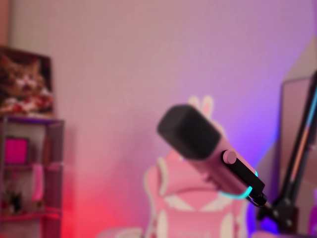 sweeteve050 live cam on BongaCams