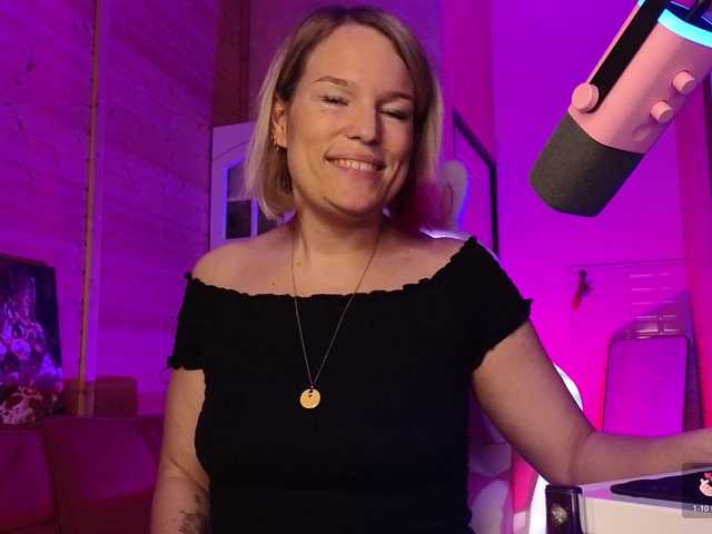 sweeteve050 live cam on BongaCams