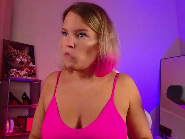 sweeteve050, en directo ahora en BongaCams
