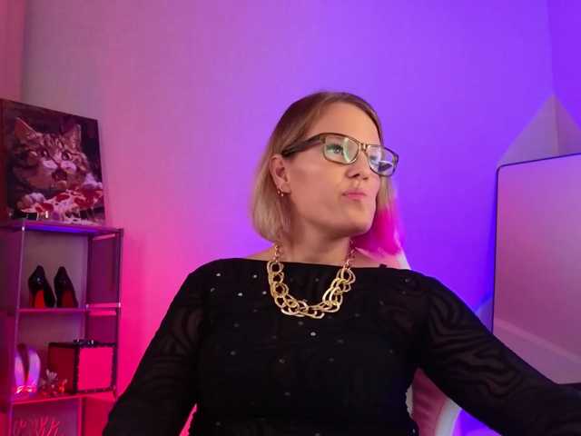 sweeteve050 live cam on BongaCams