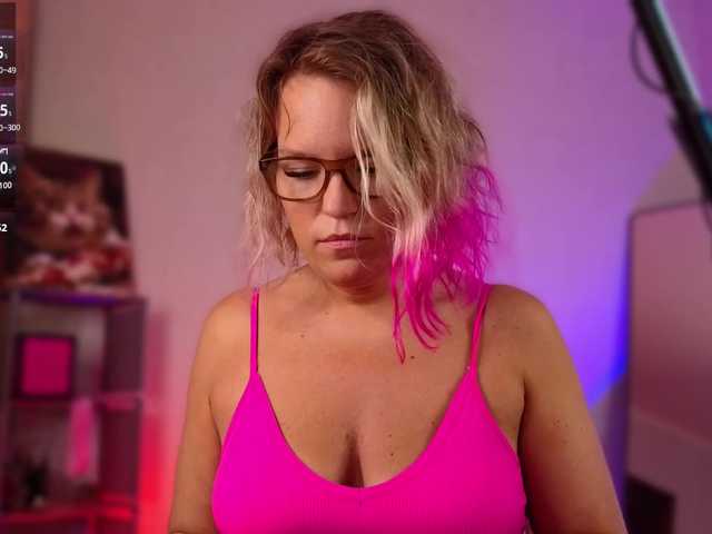 sweeteve050 live cam on BongaCams