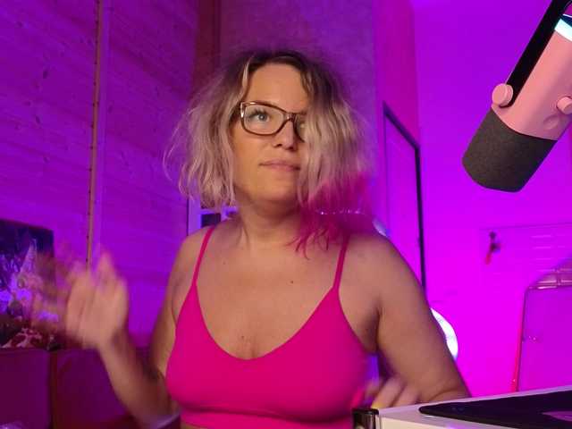 sweeteve050 live cam on BongaCams