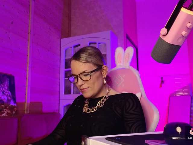 sweeteve050 live cam on BongaCams