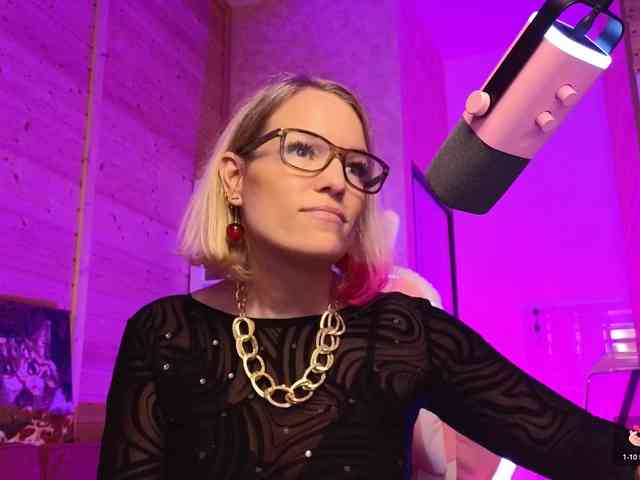 Findom_Lady_Shine webcam