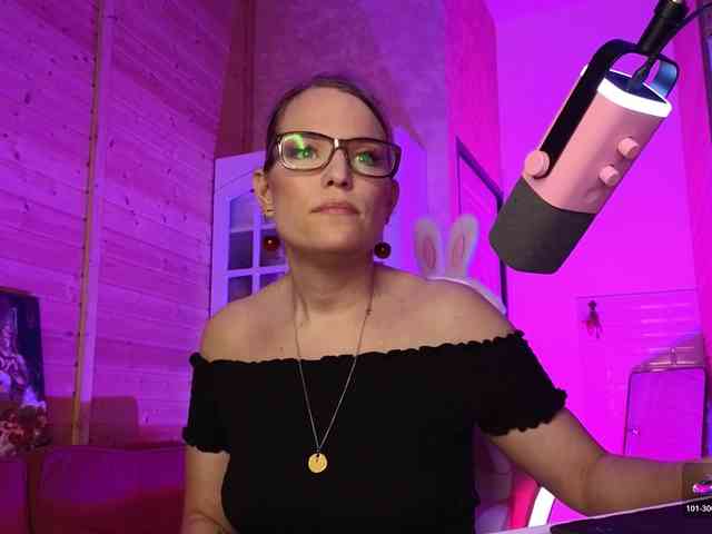 Findom_Lady_Shine webcam