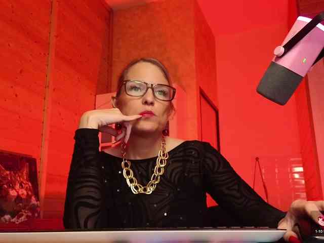 Findom_Lady_Shine webcam