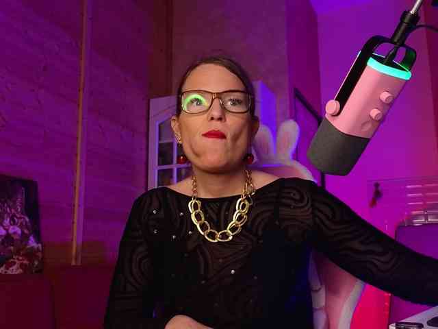 Findom_Lady_Shine webcam