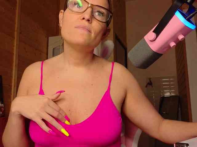 Findom_Lady_Shine webcam