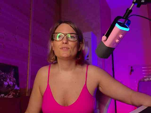 Findom_Lady_Shine webcam