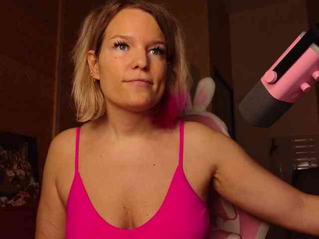 Findom_Lady_Shine webcam