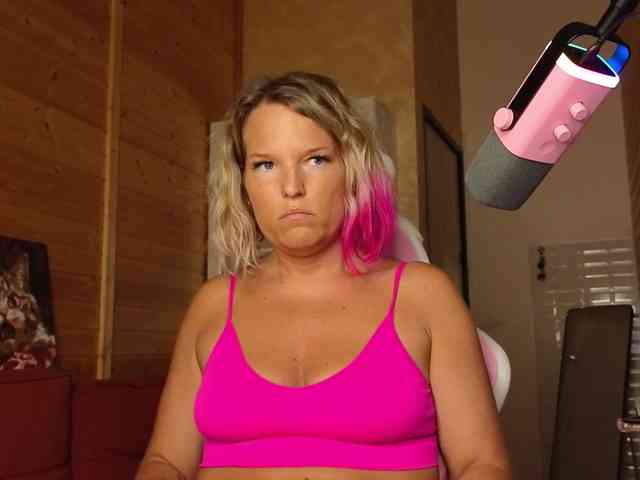 Findom_Lady_Shine webcam