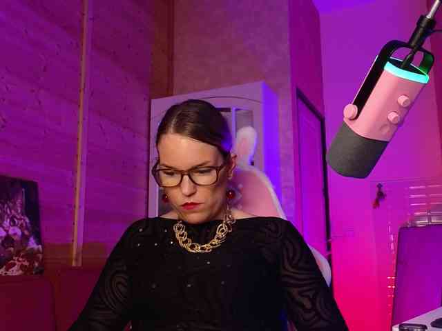 Findom_Lady_Shine webcam