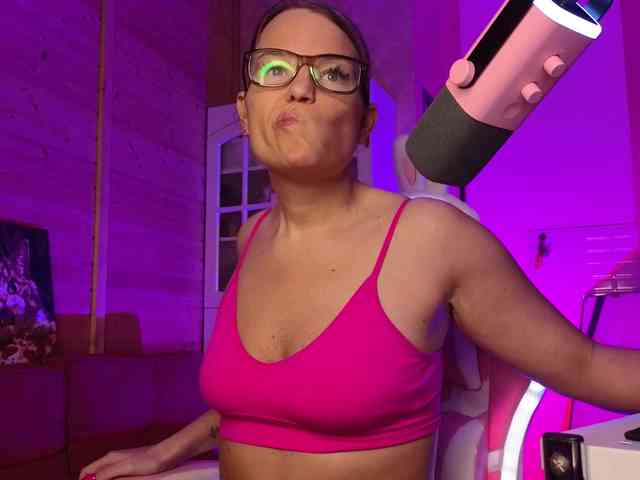 Findom_Lady_Shine webcam