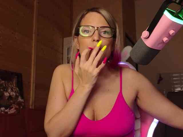 Findom_Lady_Shine webcam
