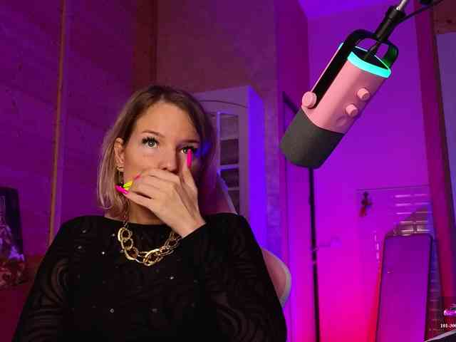 Findom_Lady_Shine webcam