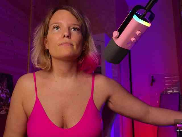 Findom_Lady_Shine webcam