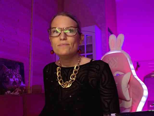 Findom_Lady_Shine webcam