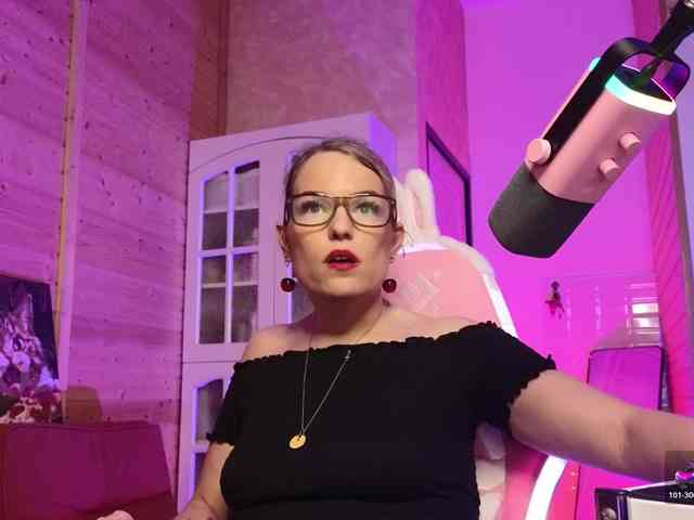 Findom_Lady_Shine webcam