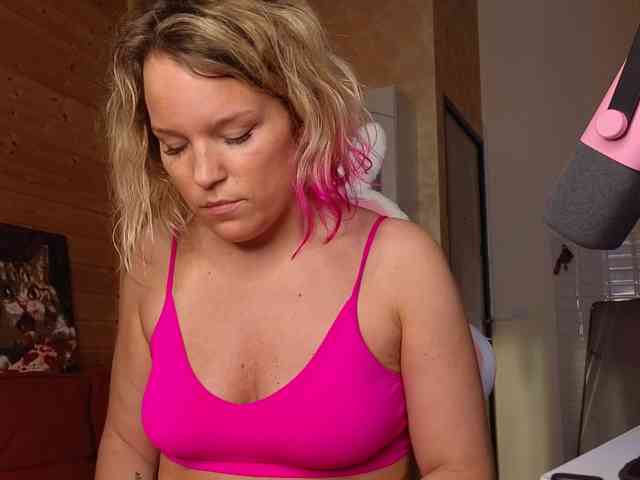 Findom_Lady_Shine webcam