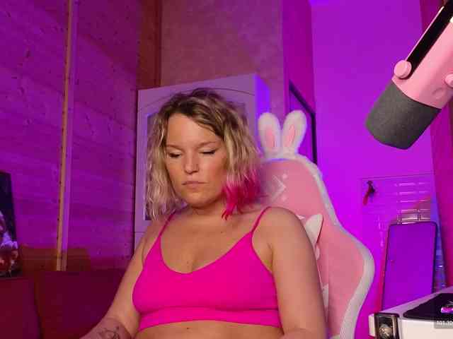 Findom_Lady_Shine webcam
