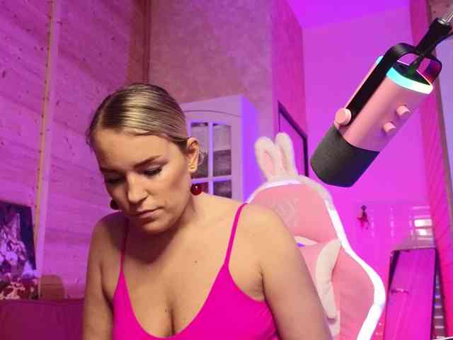 Findom_Lady_Shine webcam