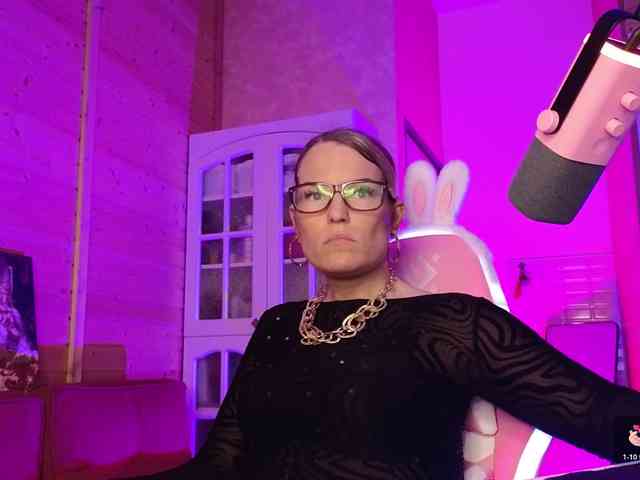 Findom_Lady_Shine webcam