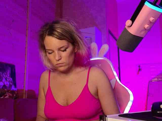 Findom_Lady_Shine webcam