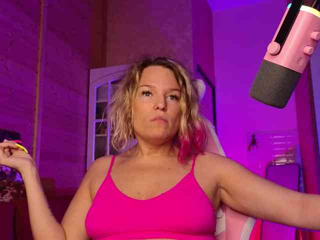 Findom_Lady_Shine webcam