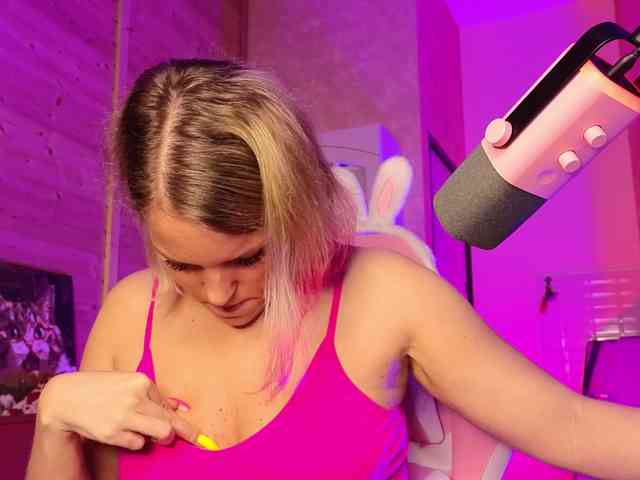 Findom_Lady_Shine webcam